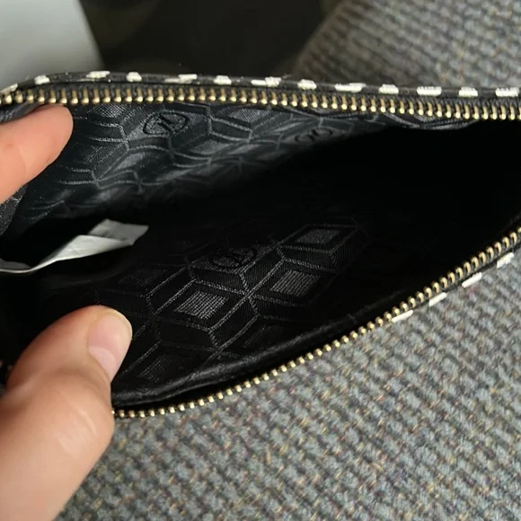Adrienne Vittadini Black and Gold Clutch Bag, in great condition - Picture 5 of 6